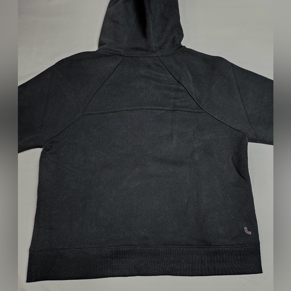 Lolë Women's Long Sleeve Black Yoga Hoodie NWT - Picture 4 of 5